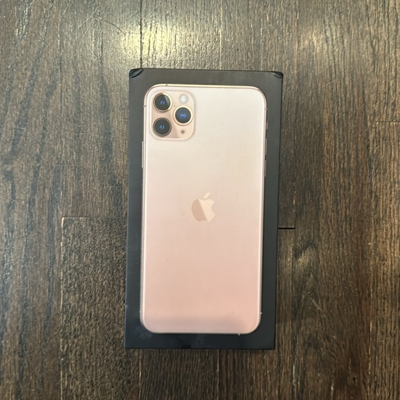 iPhone 11 Pro Max - Picture 4 of 6
